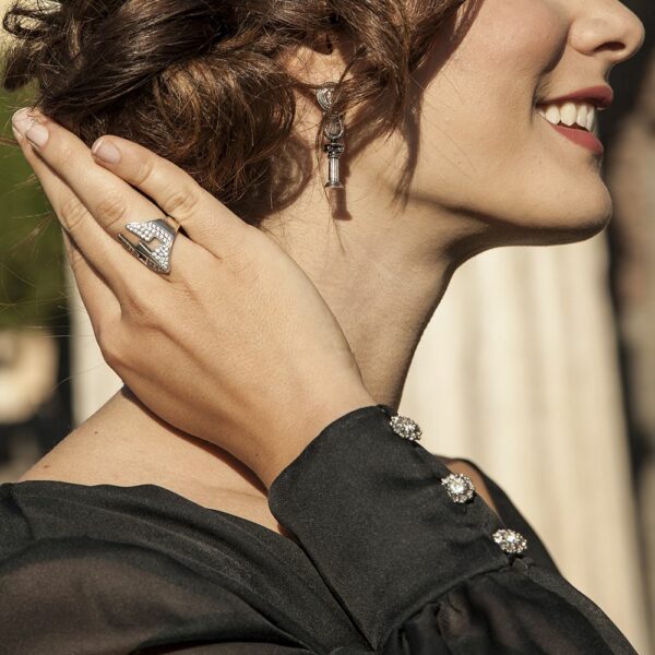 Photo Worn Female Gladiator Helmet Ring