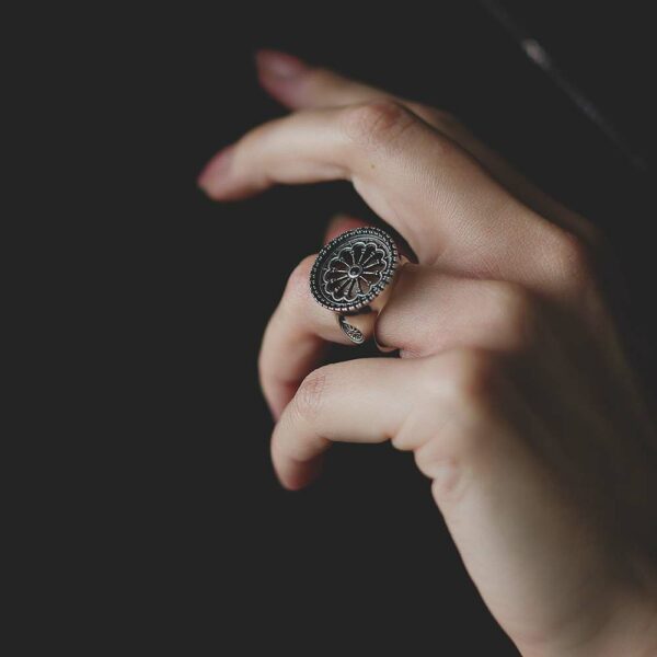 rosette ring reggio calabria woman