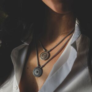 collana grande natività donna