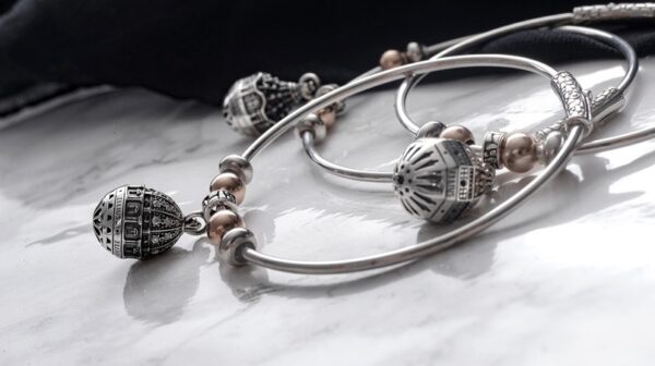 Bracciale componibile di Ellius con gli charm cupola