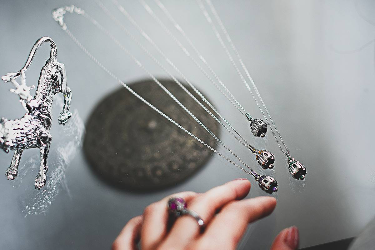 Cleaning jewellery and silver items