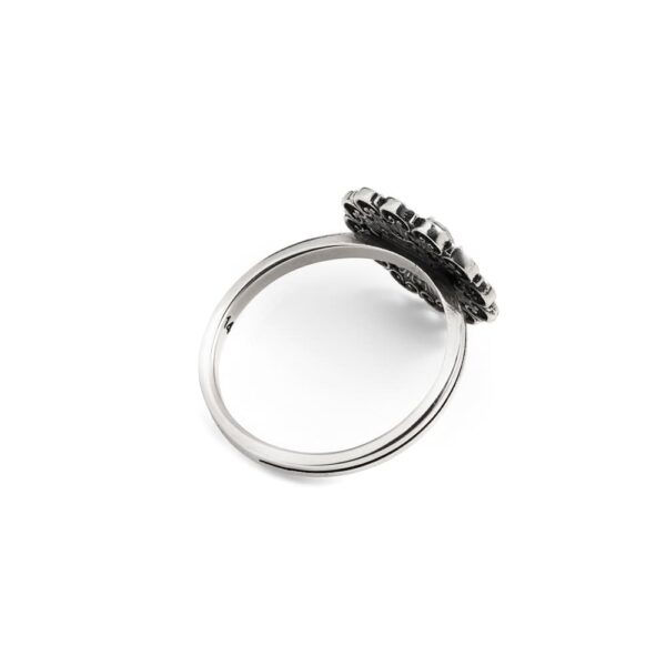 Floral Seventeenth-century purple stone silver ring