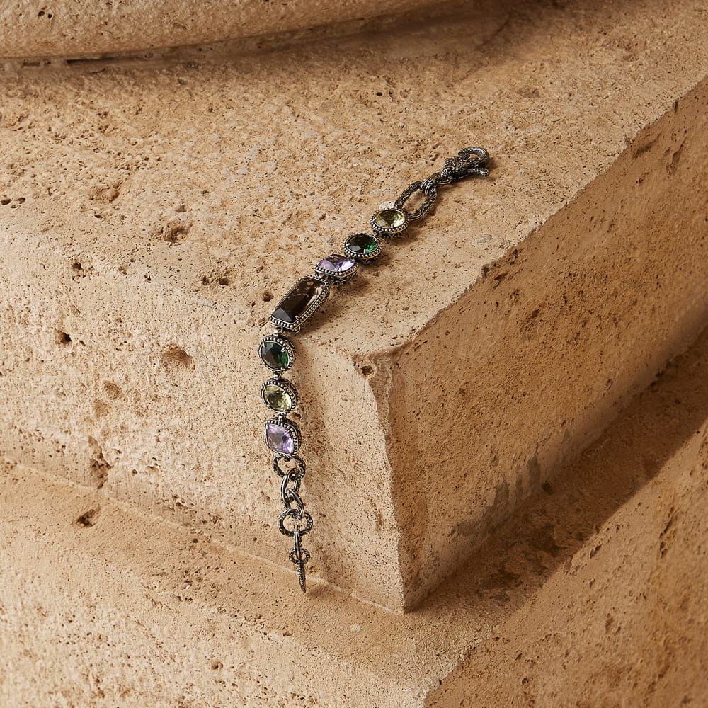 Bracciale estasi foto ambientata collezione seicento Bracciale estasi foto ambientata collezione seicento