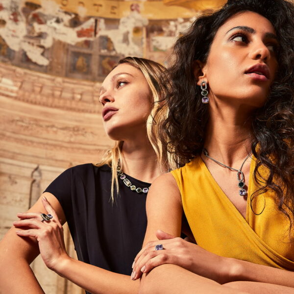 Indossato orecchini e collana estasi con maglia collezione seicento