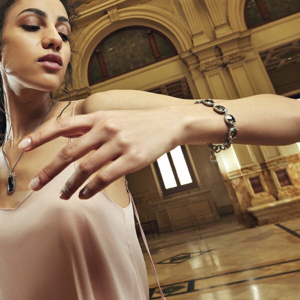 bracciale voluta pietre fume indossato