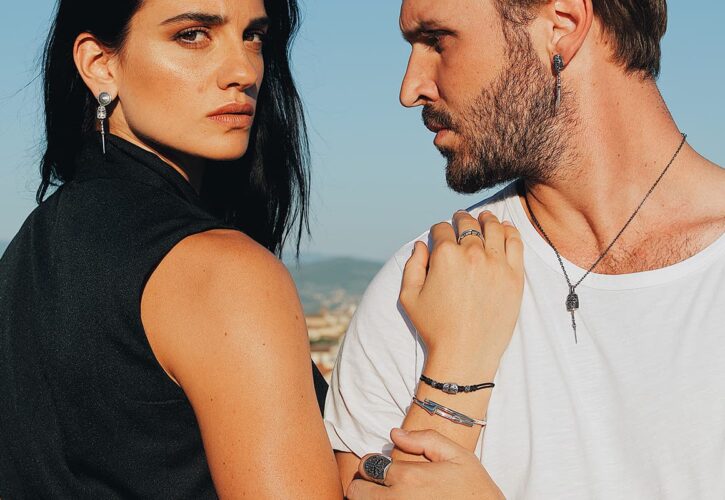 Come indossare più bracciali? La nostra guida per abbinarli senza sbagliare