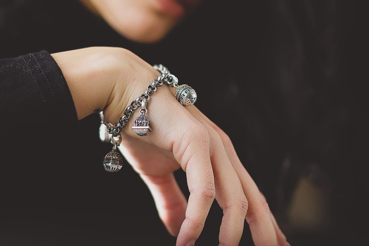 Bracciale componibile morbido con charm in argento