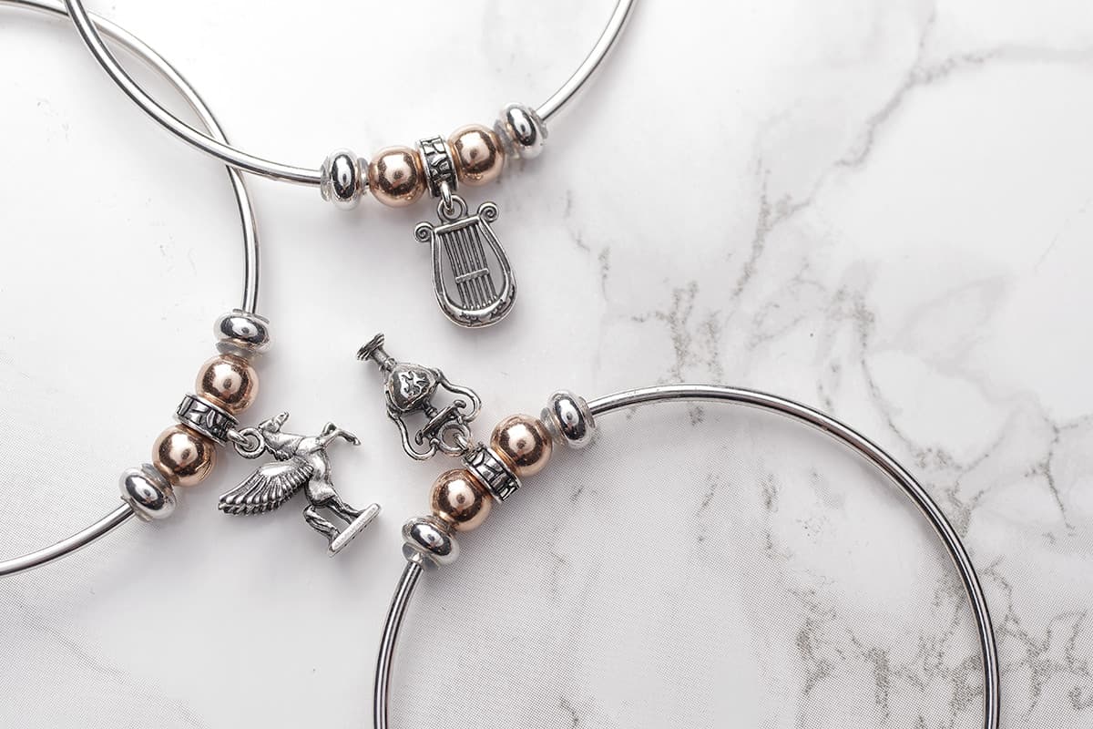 Bracciale componibile rigido con charm in argento