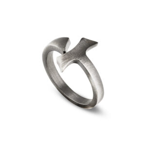 Tau ring silver man