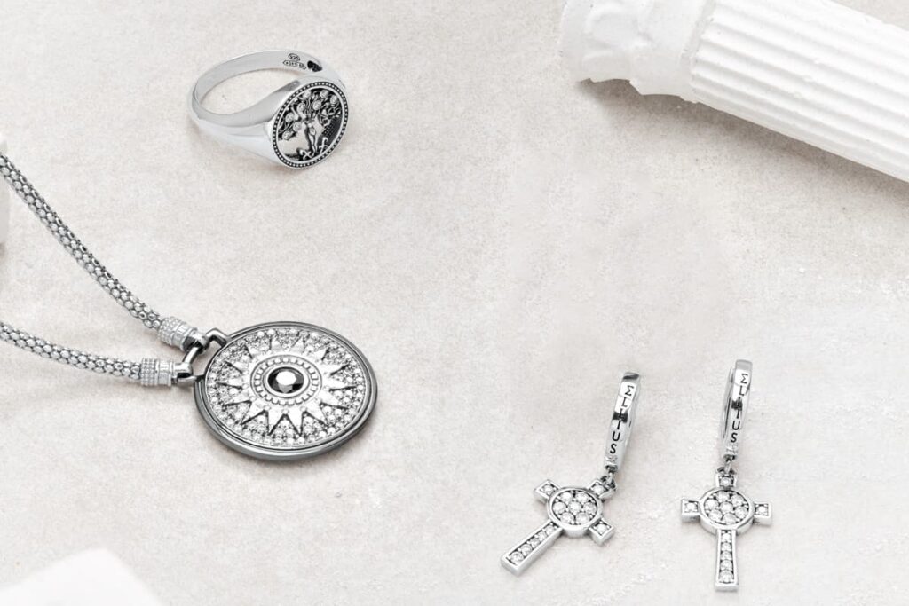 Gioielli in argento per donne devote